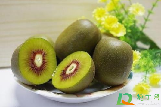 猕猴桃切开有白色絮状物是不是坏了(猕猴桃皮剥开有白色东西)