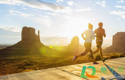 跑步胸闷气短呼吸困难怎么调整(跑步时胸闷气短如何办)