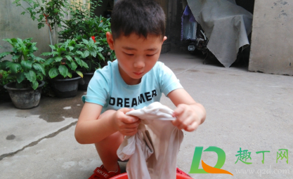 衣服柴油该怎么样洗掉(怎么样能把衣服上的柴油洗掉) 衣服柴油该怎么样洗掉(怎么样能把衣服上的柴油洗掉)