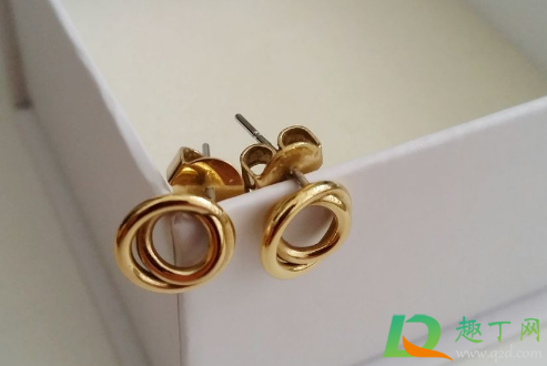 为什么耳环带着就变色了(防止耳环变色) 为什么耳环带着就变色了(防止耳环变色)