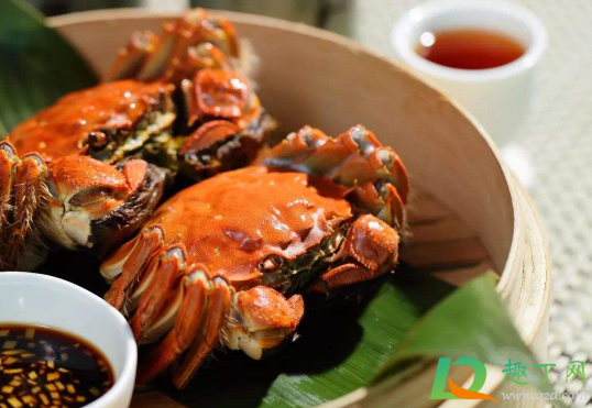 大闸蟹吐沙要放什么(大闸蟹要泡多久水吐沙)