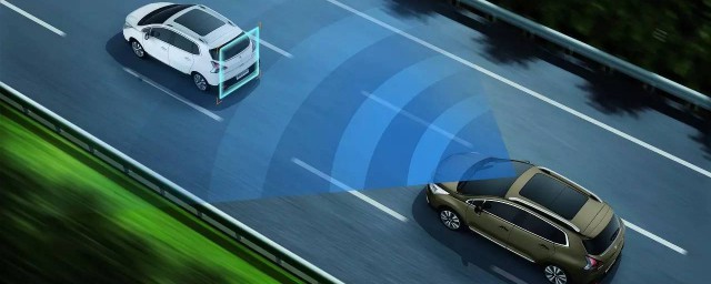 和前车的距离怎么看(怎样看跟前车距离)