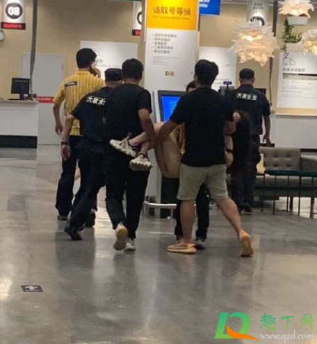 青岛宜家打架完整版视频(青岛宜家打架斗殴)