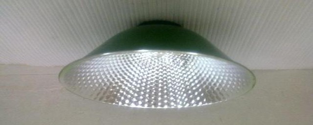 led方形灯罩拆卸步骤(圆柱形led灯的灯罩如何拆下)