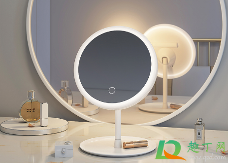 镜子怎么擦不沾灰(镜子不沾灰的小妙招)