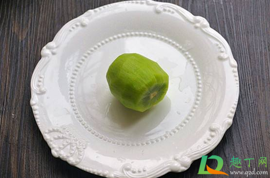 猕猴桃去皮后放了一天还能吃吗(猕猴桃削了皮放久了能不能吃) 猕猴桃去皮后放了一天还能吃吗(猕猴桃削了皮放久了能不能吃)