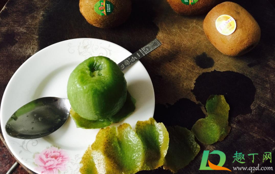 猕猴桃用勺子怎么刮了之后好剥(猕猴桃怎么好剥开)