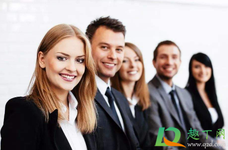 上班第一天的自我介绍怎么说(工作第一天上班自我介绍怎么说)