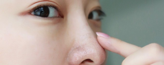 黑头是什么(黑头是什么原因长出来的)