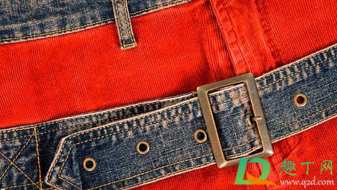 背带裙滑肩是大了吗(为什么背带裙的肩带老往下滑)