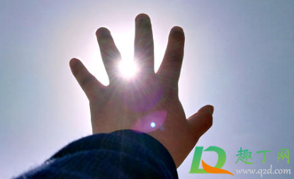 眼睛看太阳光刺眼流泪怎么办(觉得阳光刺眼流泪怎么办)