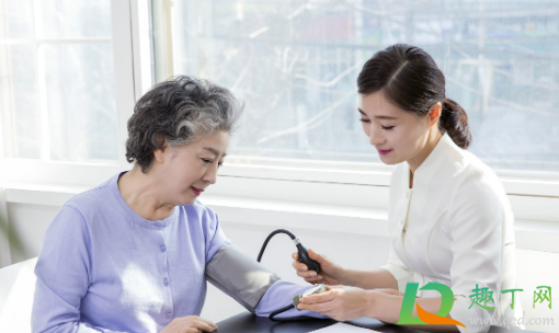 体检前可以喝水吗(体检可以喝水不)