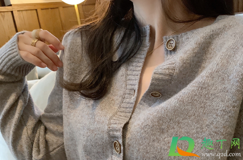 浣熊绒毛衣掉毛严重怎么办(羊绒浣熊毛容易掉毛怎么办)