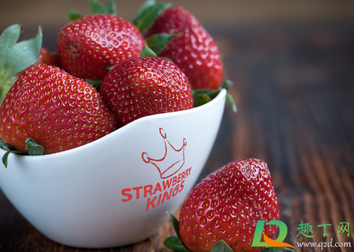 草莓上像发霉的白色是什么(草莓上白白的是霉菌吗) 草莓上像发霉的白色是什么(草莓上白白的是霉菌吗)