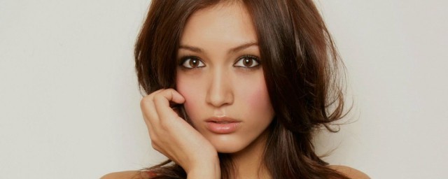 皮肤的颜色跟什么有关(皮肤颜色区别)