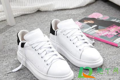 柴油滴到鞋上怎样去除(鞋面上的柴油怎么去除)