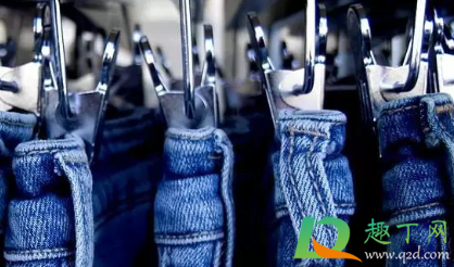 牛仔衣可以放洗衣机吗(牛仔裤可以直接放洗衣机洗吗)
