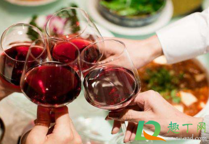 葡萄酒的热量是多少大卡(白葡萄酒的热量是多少大卡)