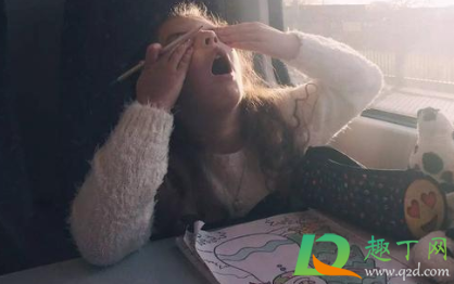 眼睛看太阳光刺眼流泪怎么办(觉得阳光刺眼流泪怎么办)