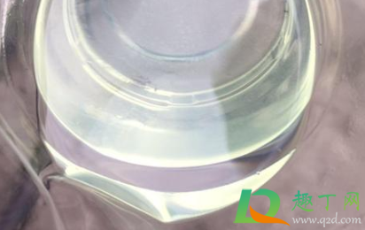 柴油滴到鞋上怎样去除(鞋面上的柴油怎么去除)