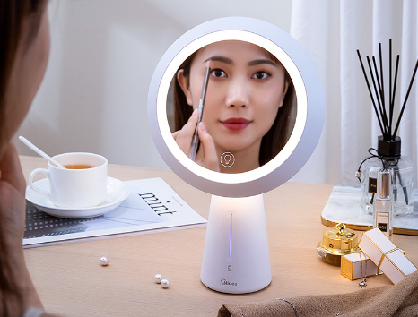 镜子上老是粘有灰尘怎么办(怎么清理镜子上的灰尘)