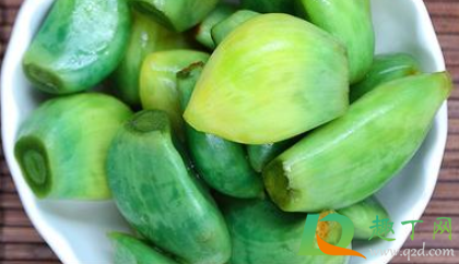 糖醋蒜为什么是绿色的呢(糖醋蒜为什么会变绿色可以吃么)