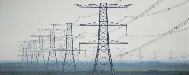 安全距离为15米(安全距离0.35米)