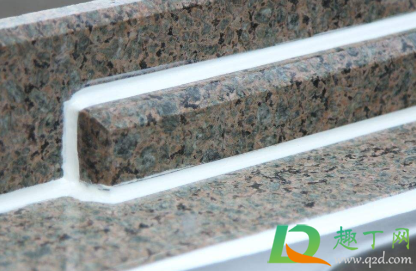 玻璃上的玻璃胶怎么清洗(玻璃上的胶怎样清洗)