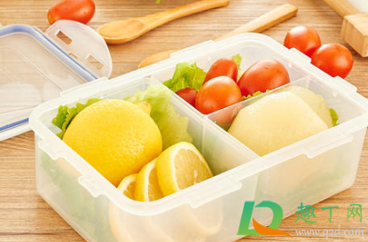 塑料饭盒的油味怎么去除(塑料盒有油味怎么去除)