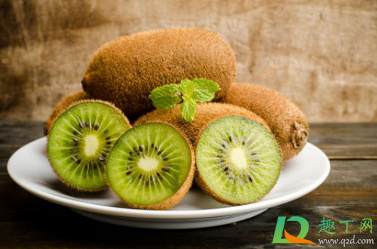 猕猴桃去皮后可以整个吃吗(猕猴桃去皮后可以放多久) 猕猴桃去皮后可以整个吃吗(猕猴桃去皮后可以放多久)