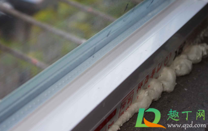 玻璃上的玻璃胶怎么清洗(玻璃上的胶怎样清洗) 玻璃上的玻璃胶怎么清洗(玻璃上的胶怎样清洗)