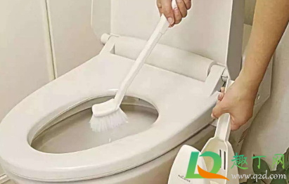 马桶很脏洗不掉怎么办(马桶盖脏了洗不掉怎么办)