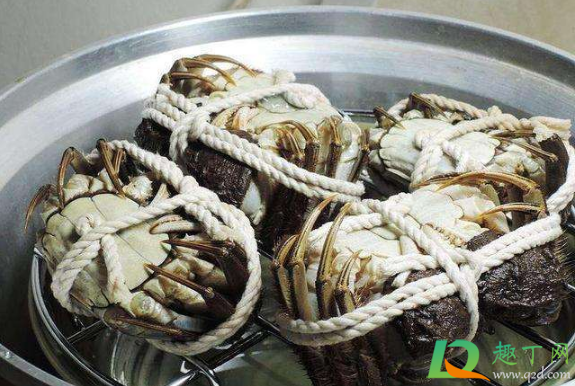 大闸蟹吐脏东西放入什么好(河蟹放什么吐脏东西)