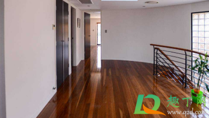 木地板上油还是打蜡(地板抹油还是打蜡)