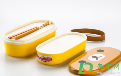 塑料饭盒的油味怎么去除(塑料盒有油味怎么去除)