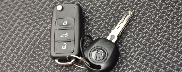 汽车钥匙进水了能不能修好(车钥匙进水了怎么修)