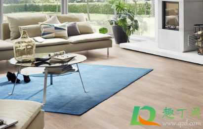 木地板上油还是打蜡(地板抹油还是打蜡)