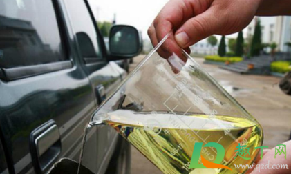 柴油不小心进眼睛会有什么影响(柴油到眼睛里会不会有事情)