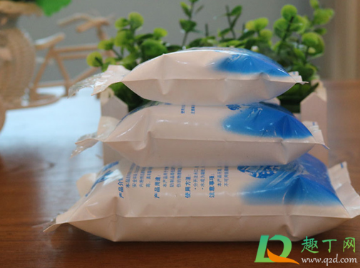 冰袋剪开扔会有危险吗(冰袋剪开会怎么样)