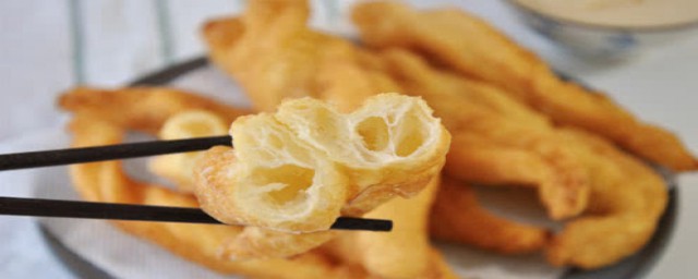 怎么炸油条(怎么炸油条的做法)