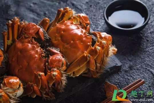 大闸蟹蒸熟是什么颜色的(大闸蟹蒸出来颜色不一样)