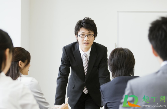 说话颤抖像在哭是病吗(紧张说话颤抖像在哭)