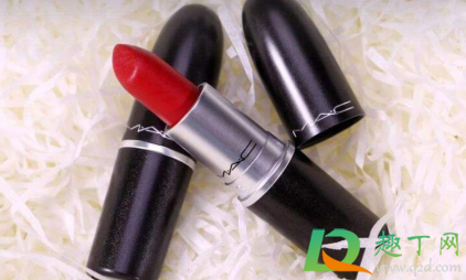 口红干了涂不了怎么办(口红很干涂不上色怎么办)