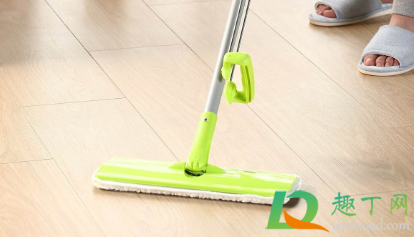 地板不沾灰有什么小妙招(地板怎样擦不容易沾灰) 地板不沾灰有什么小妙招(地板怎样擦不容易沾灰)