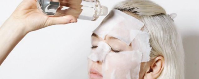 关于冬天保湿的两个小贴士(冬天保湿补水推荐产品)