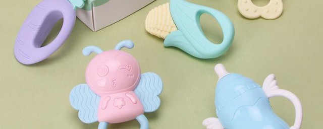 这些玩具可以满足宝宝的生长需求(婴儿喜欢玩玩具)