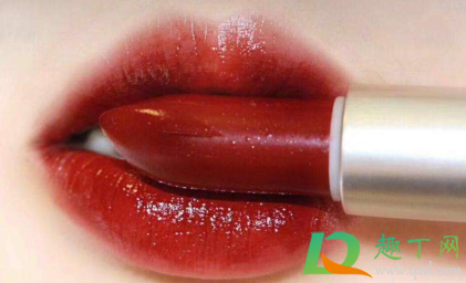口红干了涂不了怎么办(口红很干涂不上色怎么办)