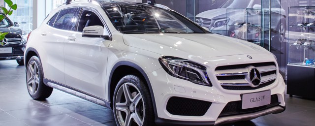 汽车上牌必须本人到场吗(车管所上牌必须本人到场)