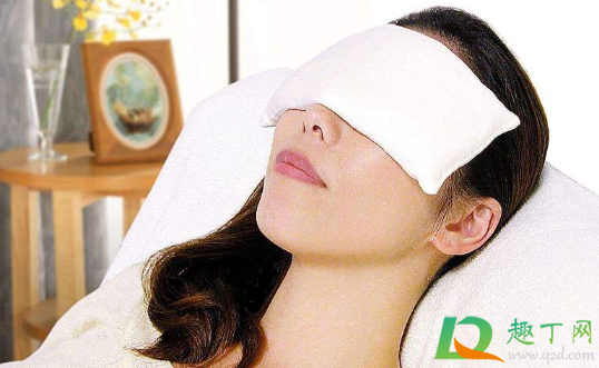 眼睛红用热毛巾敷管用吗(眼睛红肿用热毛巾敷有用吗)