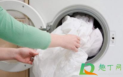 洗衣服时加什么可以除螨(洗衣服的时候加什么可以除菌除螨)